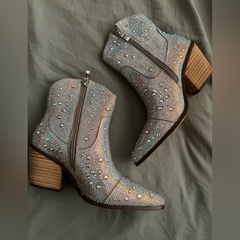 Rhinestone Embellished Cowboy Western Boots - size 7